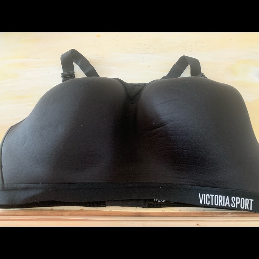 38DDD sports bra from Victoria Secrets